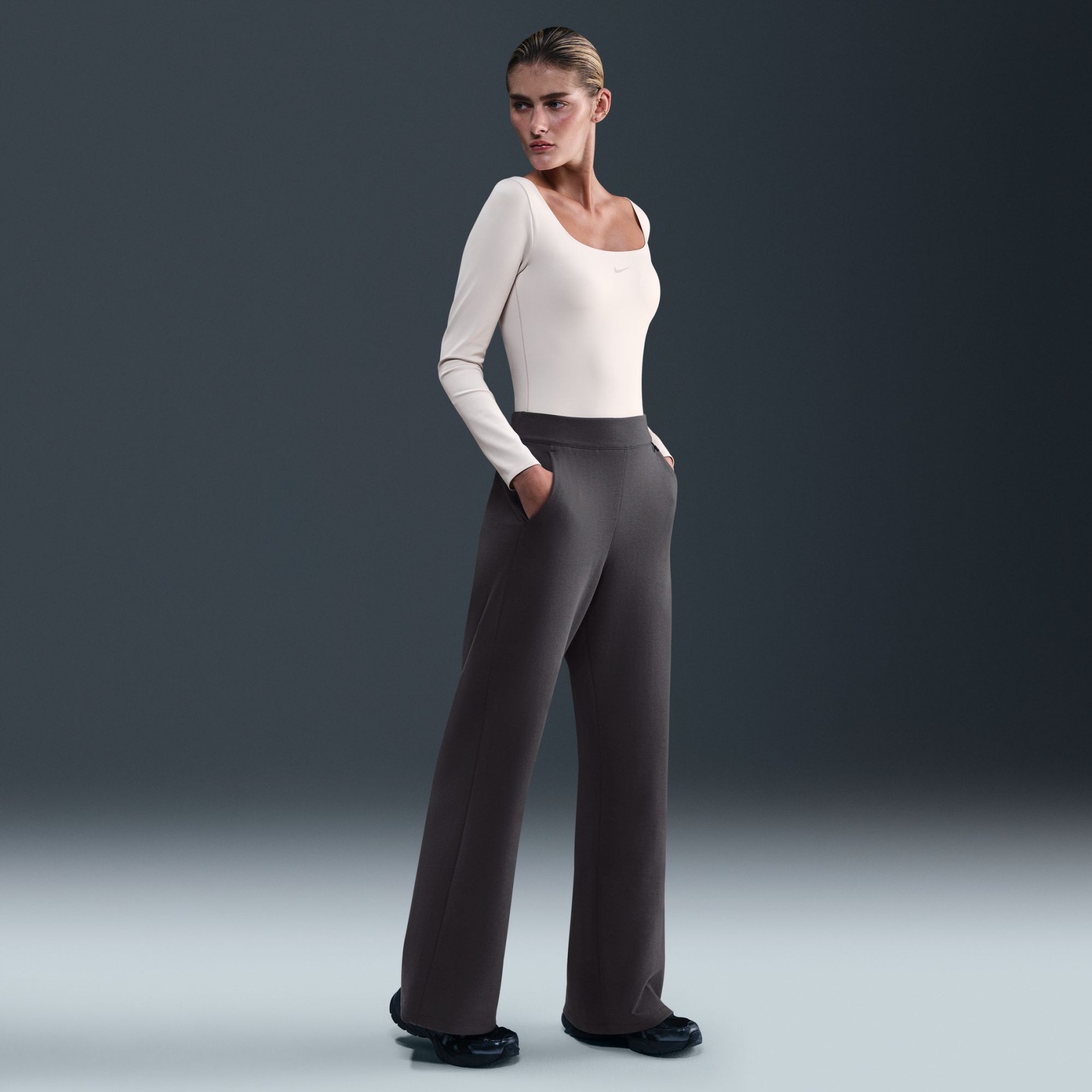 24.7 ImpossiblySoft Dri-FIT Flare Pant Kadın Eşofman Altı
