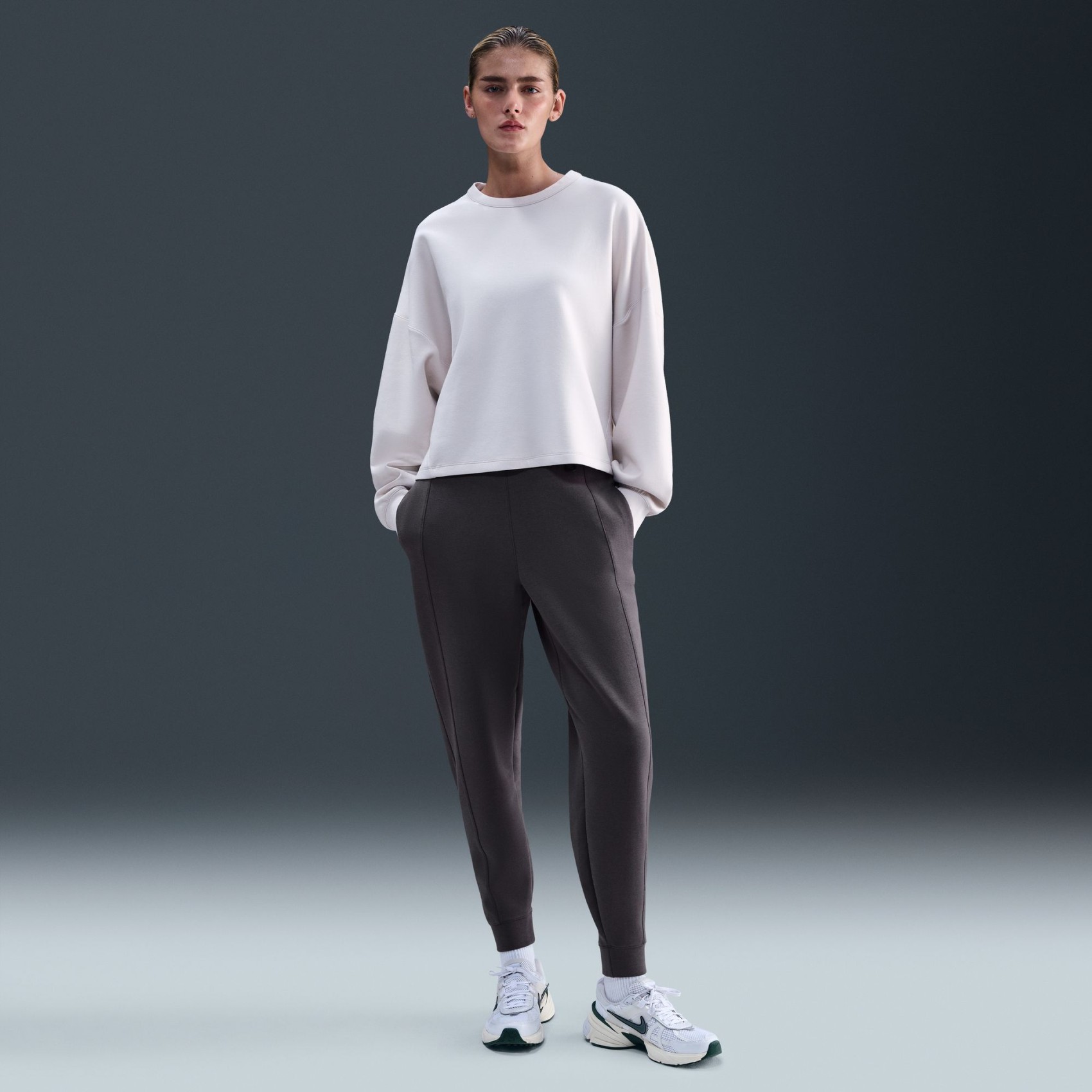 24.7 ImpossiblySoft Dri-FIT MR Jogger Soft Kadın Eşofman Altı