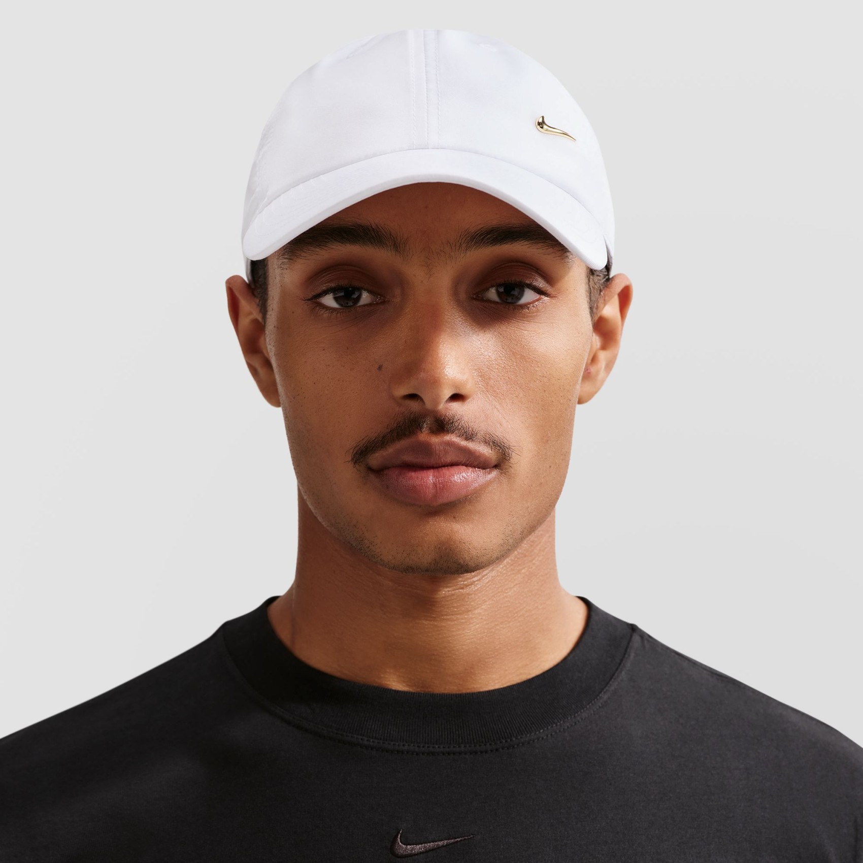 Dri-FIT Club Cap Metal Swoosh L Beyaz Şapka