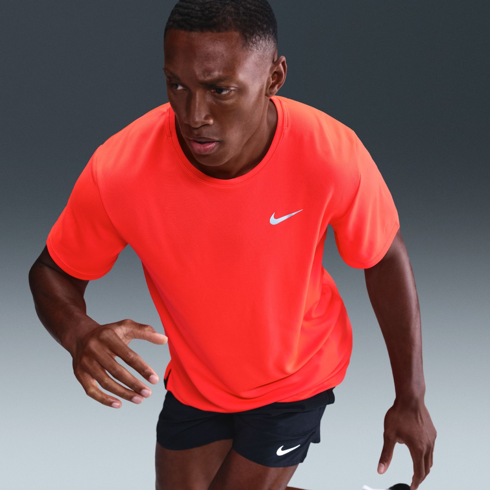 Dri-FIT Miler UV SS Erkek Kırmızı Tişört