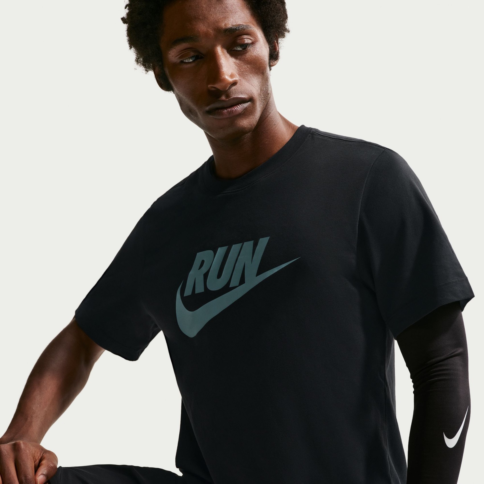 Dri-FIT Tee Run Swoosh Erkek Siyah Tişört