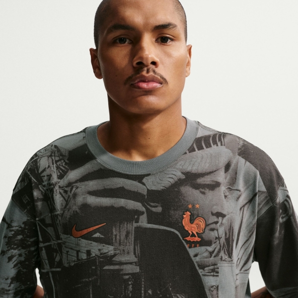 nike-fff-aop-tee-erkek-tisort-