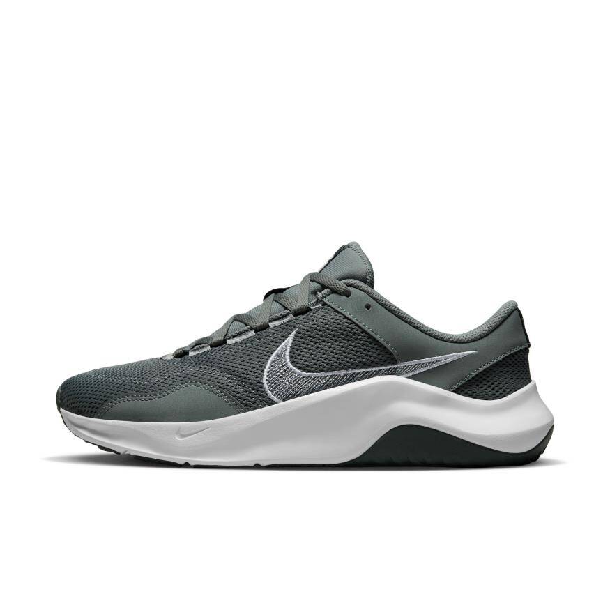 Nike essential on sale