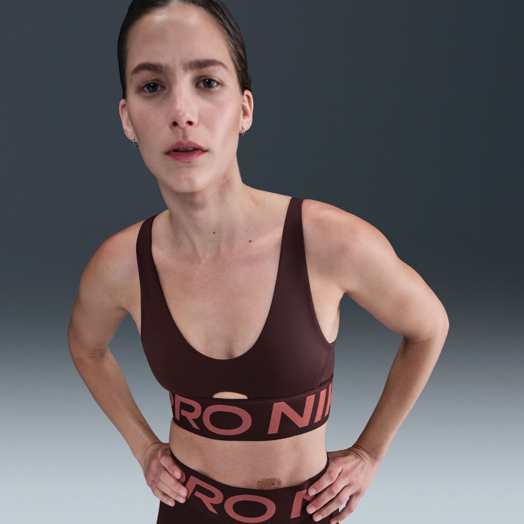 Nike Pro Indy Plunge Orta Destekli Pedli Kadın Sporcu  Sütyeni