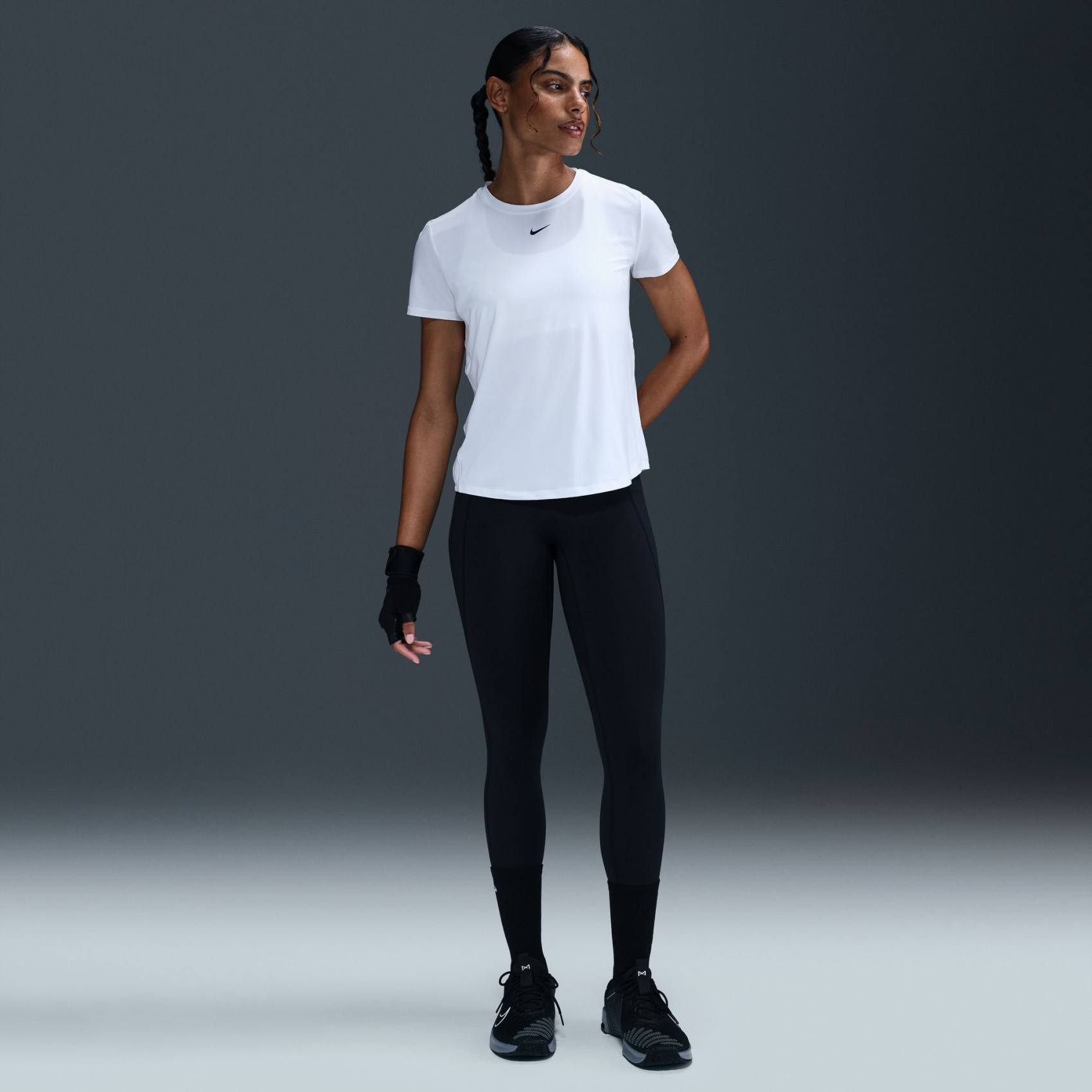Nike One Classic Dri-FIT SS Top Kadın Beyaz Tişört