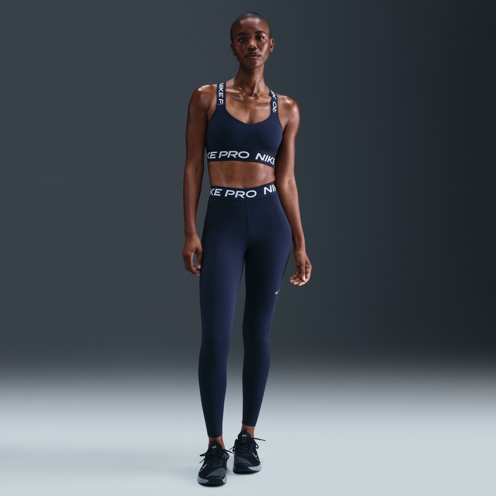 Nike Pro Hafif Destekli Pedsiz Bra Kadın Sporcu  Sütyeni