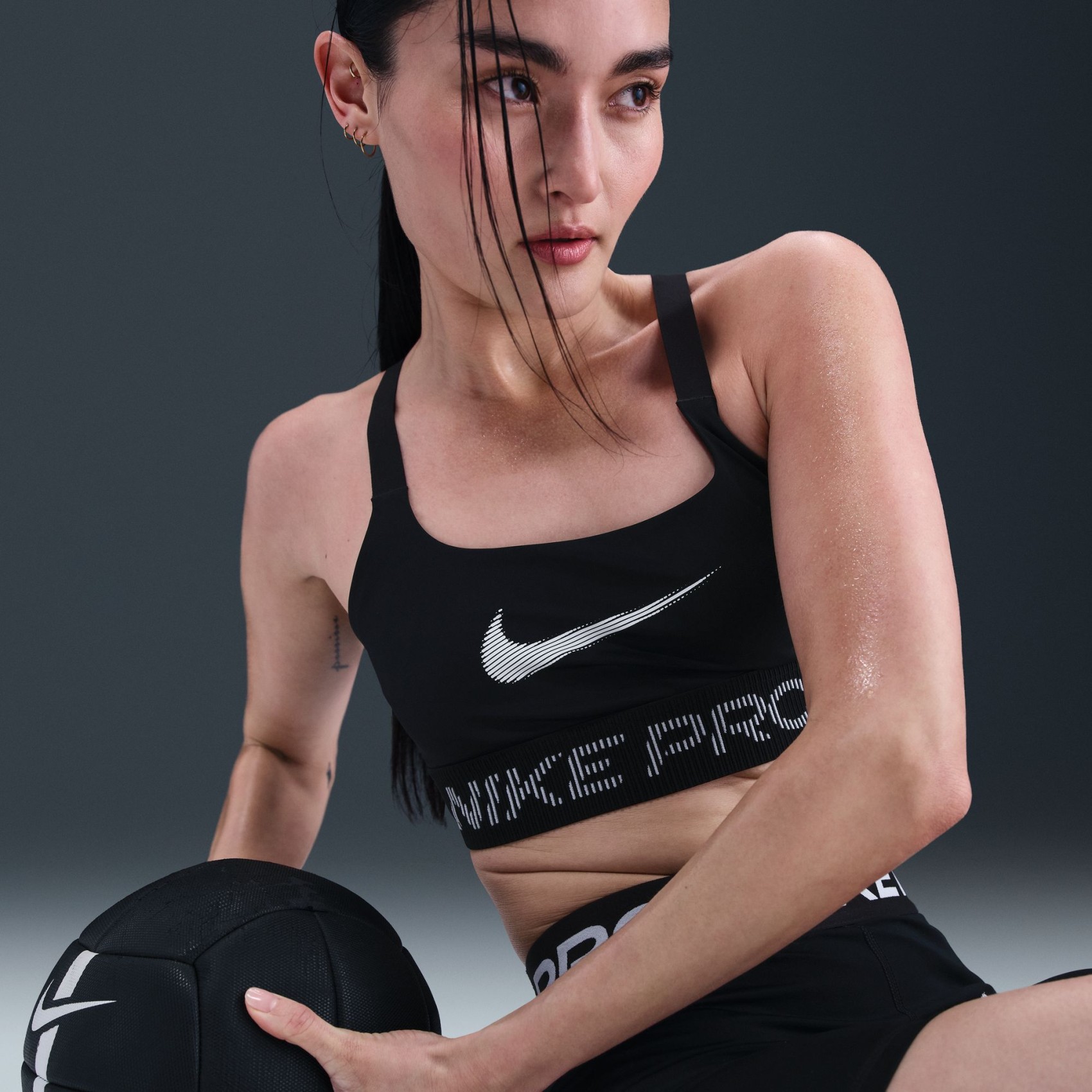 Nike Pro Hafif Destekli Pedsiz Bra Kadın Sporcu Sütyeni