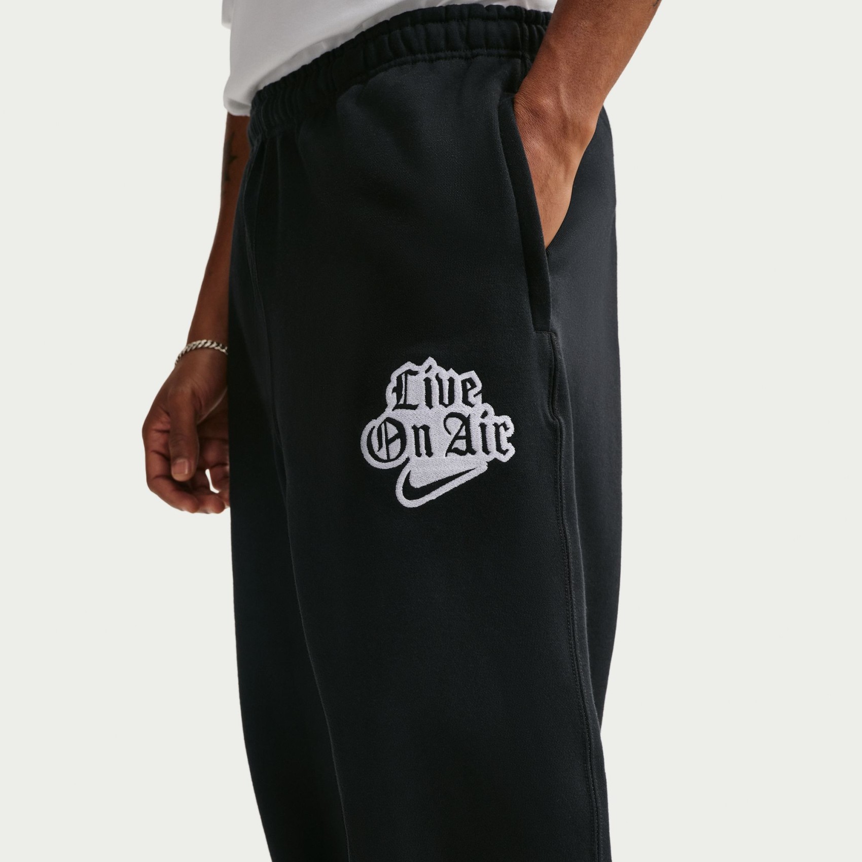 Solo Swoosh Fleece Cuffed Pant Erkek Siyah Eşofman Altı