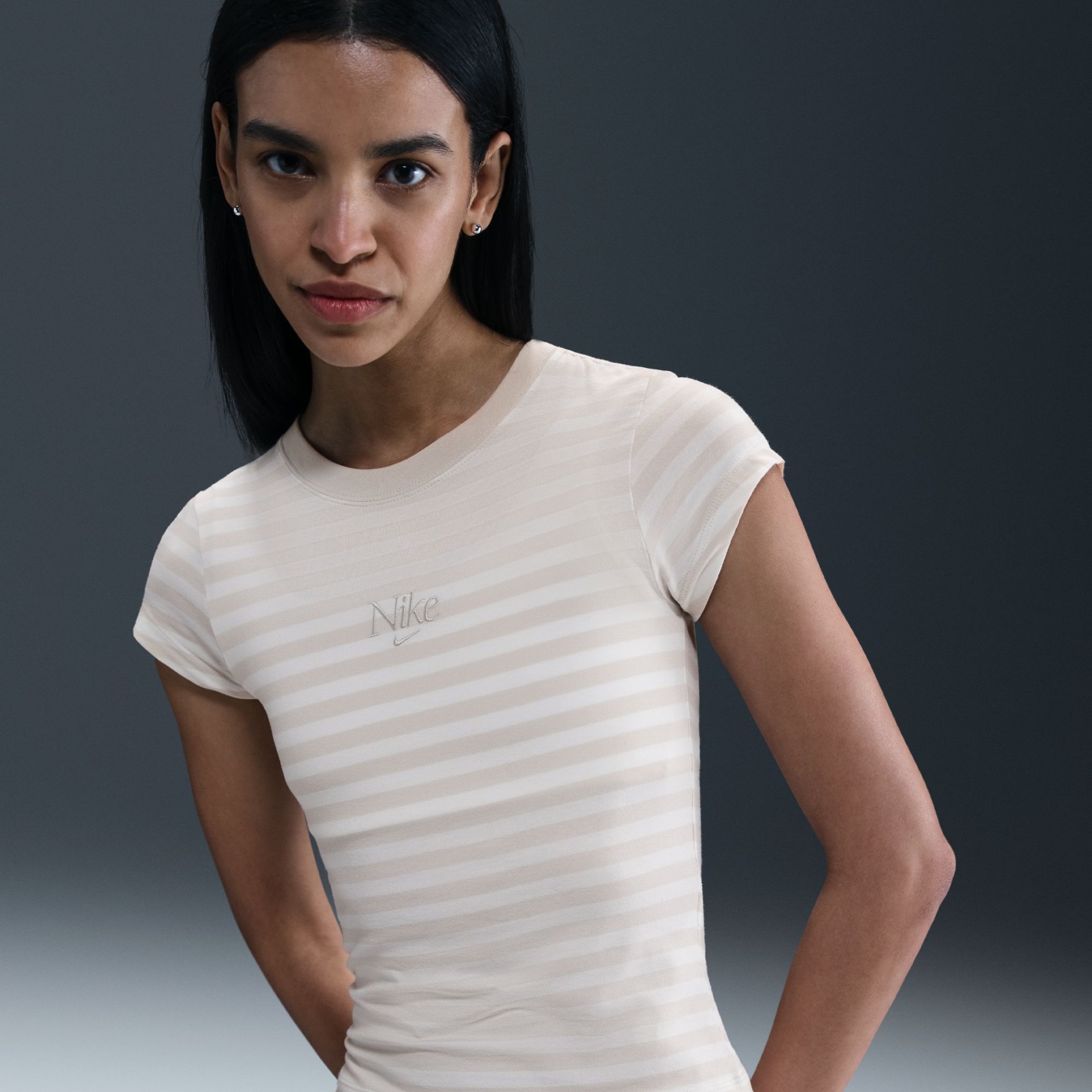 Nike Sportswear Baby Tee GFX Kadın Tişört
