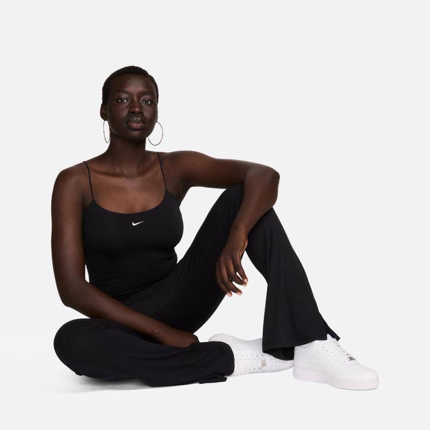 Nike Sportswear Chill Knit Kadın Atlet