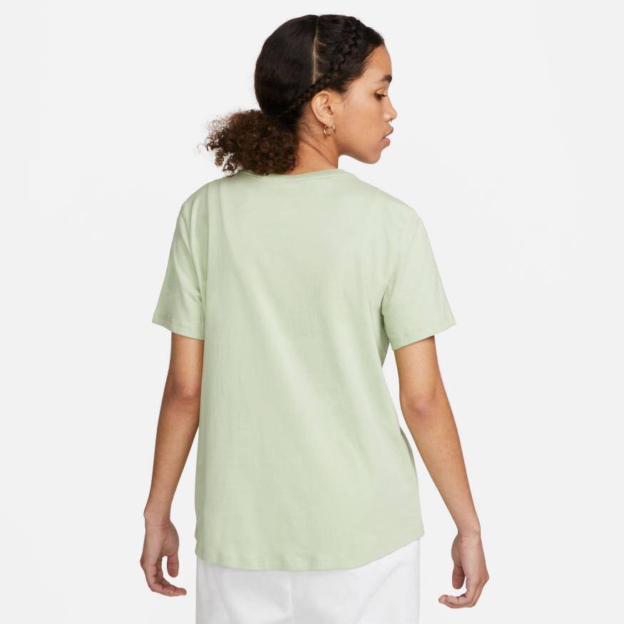 Nike Sportswear Club Short-Sleeve Tee Kadın Tişört