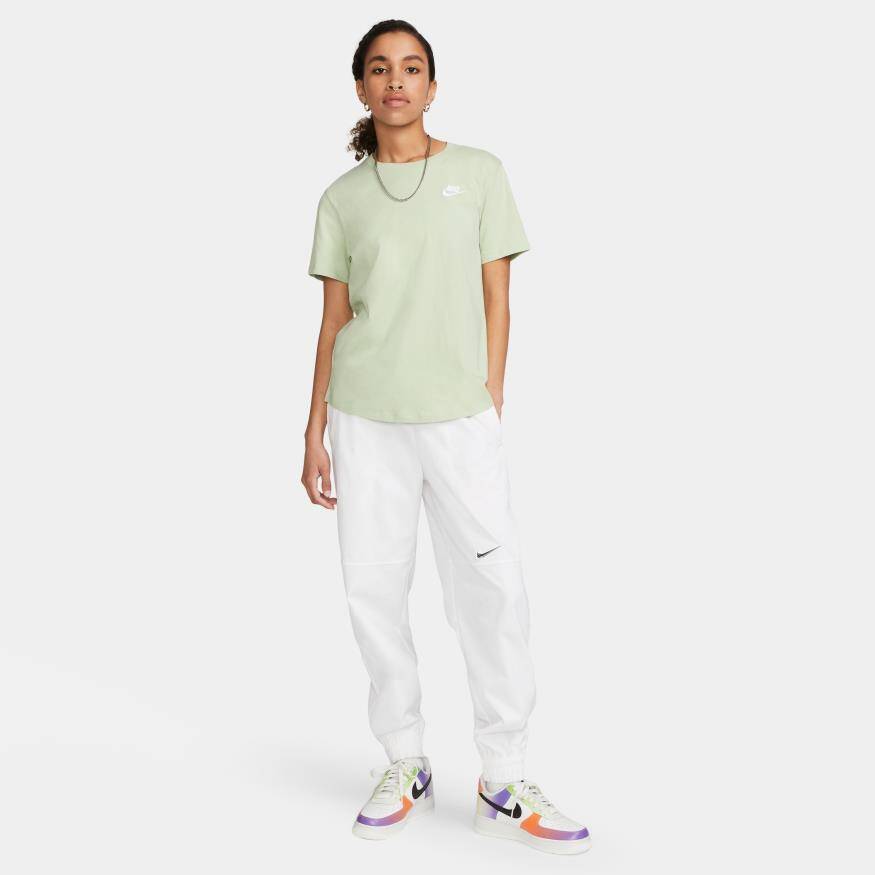 Nike Sportswear Club Short-Sleeve Tee Kadın Tişört