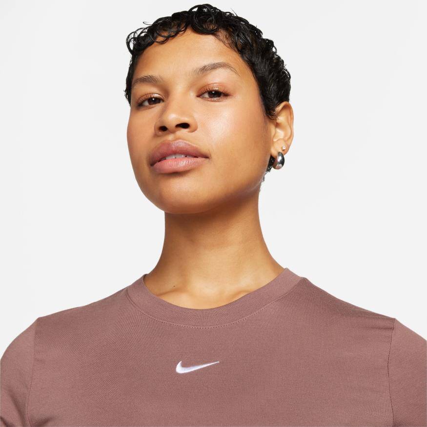 Nike Sportswear Essential Slim Crop Kadın Tişört