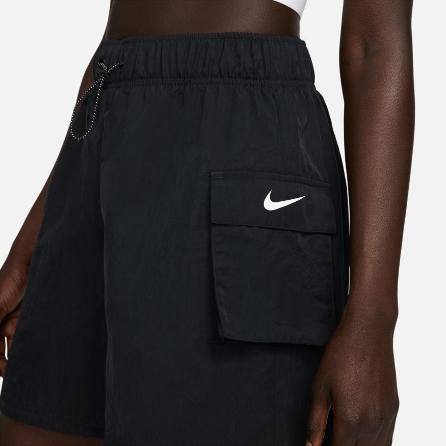 Nike Sportswear Essential Woven High-Rise Kadın Şort