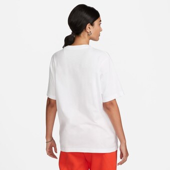 NIKE - NSW Tee Essentials Kadın Tişört (1)