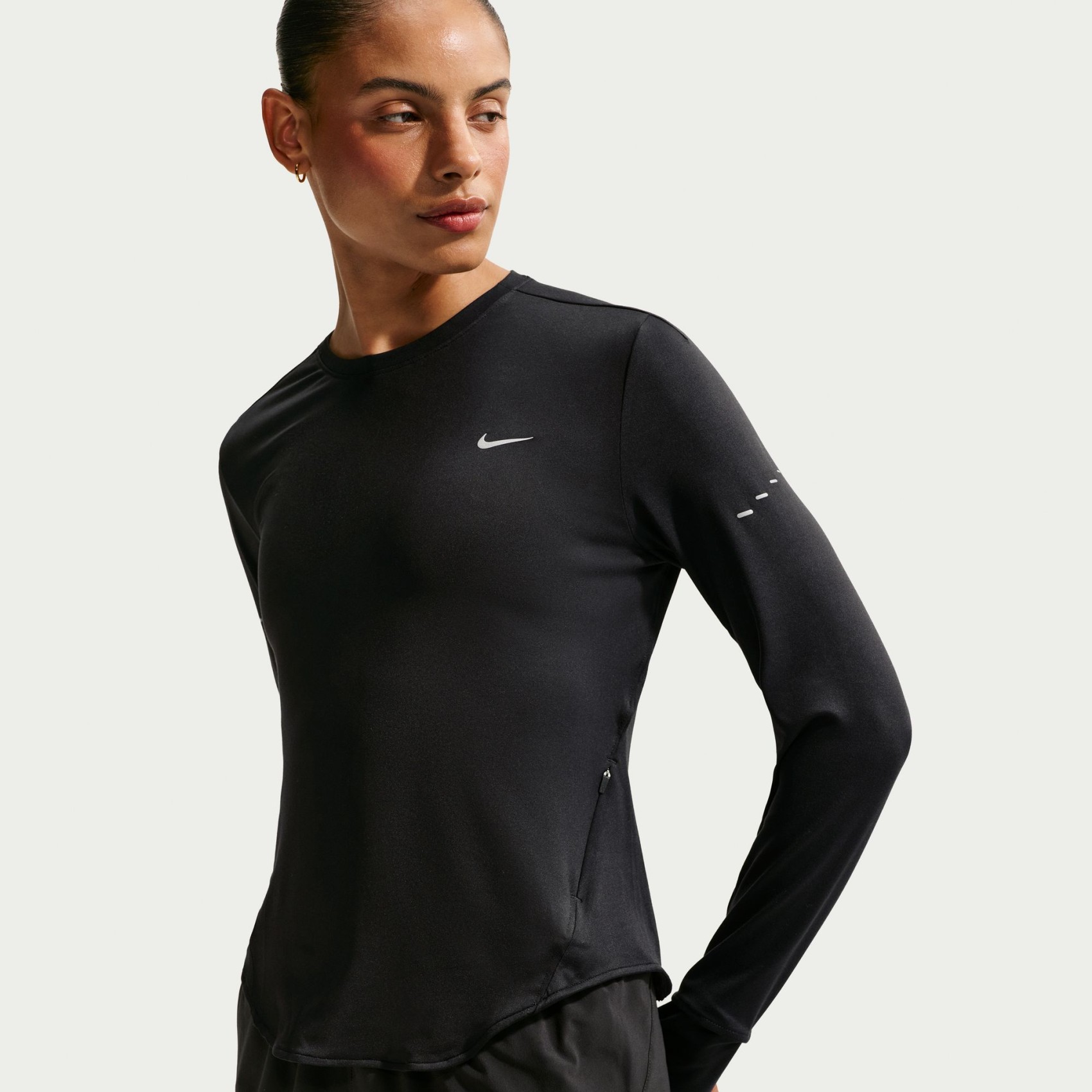 Swift Dri-FIT UV LS Crew Kadın Siyah Sweatshirt