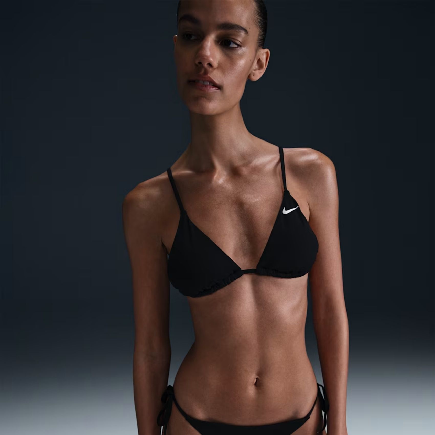 Nike Swim Effortless Essential Pedli Kadın Siyah Üçgen Bikini Üstü