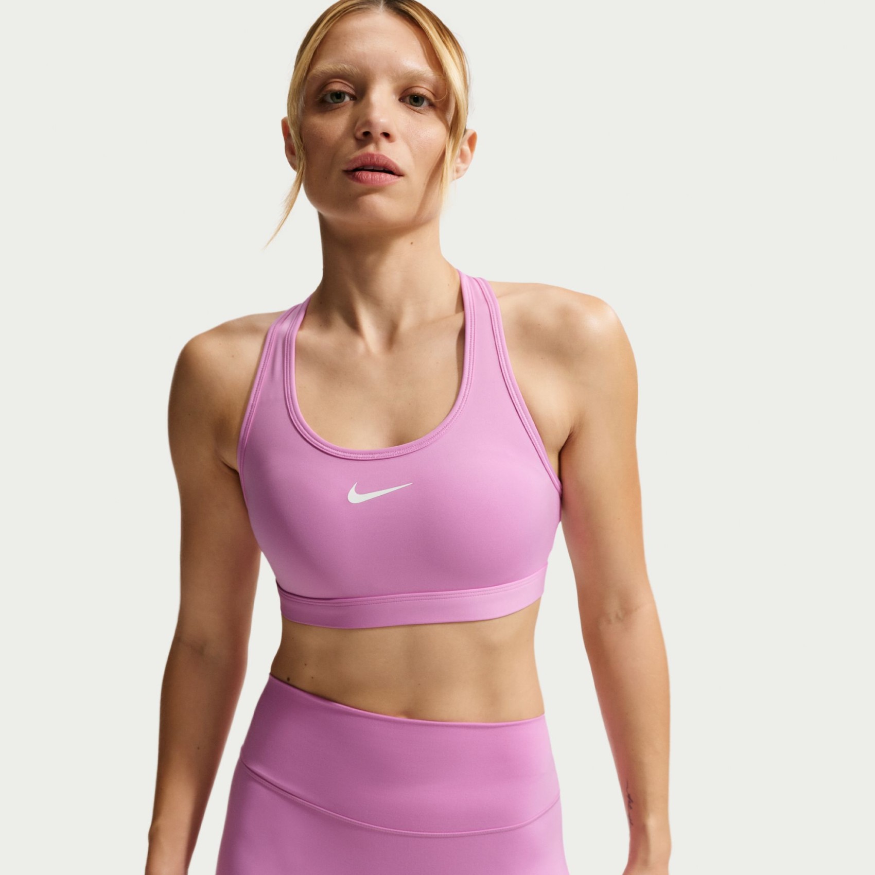 Swoosh Med Spt Bra Pedli Kadın Pembe Sporcu Sütyeni