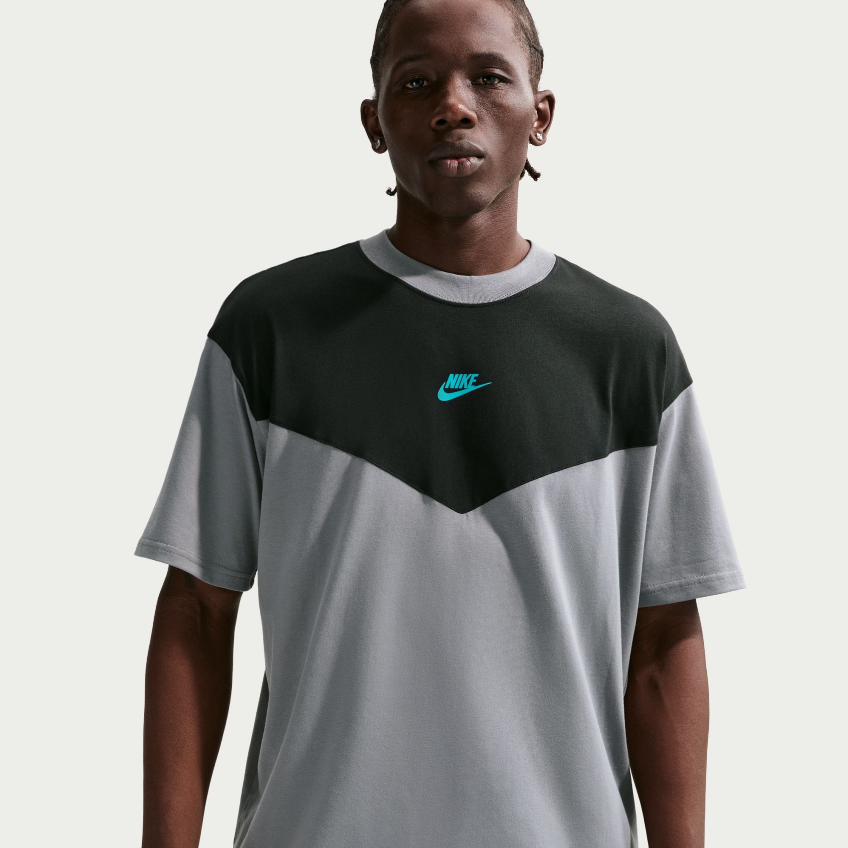 Tech Mix Tee Erkek Gri Tişört