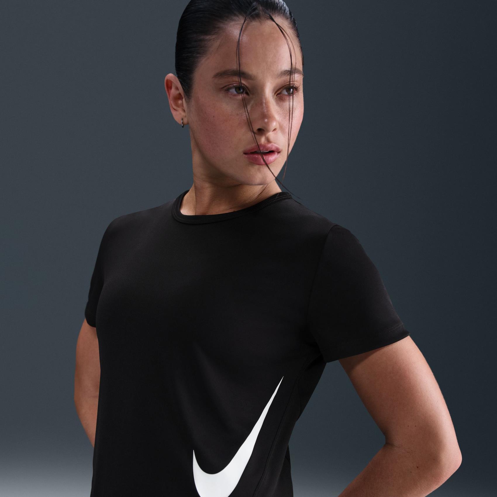 Tempo Swoosh Dri-FIT SS Top Kadın Siyah Tişört